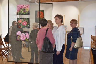 Malwy, róże, fiołki... - Wernisaż wystawy Barbary Harasim